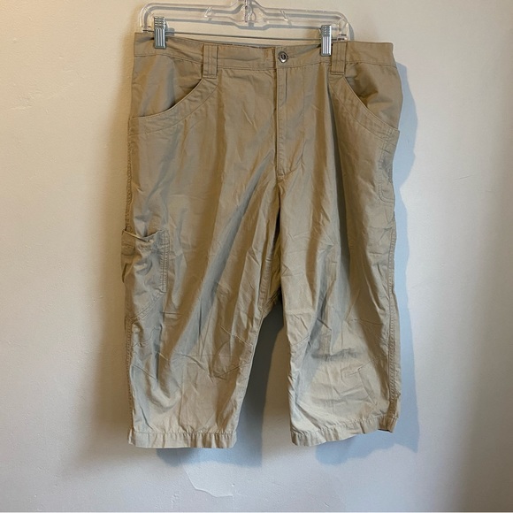 Patagonia Men’s Khaki Pants - Picture 1 of 4